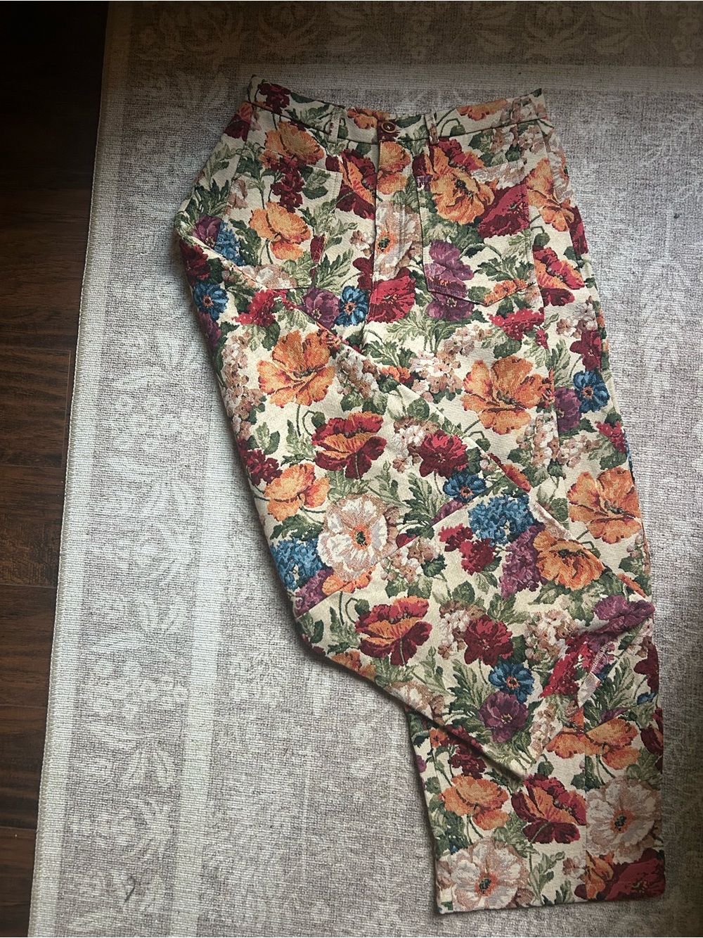 DAVI & DANI Floral Tapestry Barrel Leg Pants M in Cream, Orange, Red, Blue